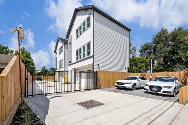 Photo - 6341 W Montgomery Rd