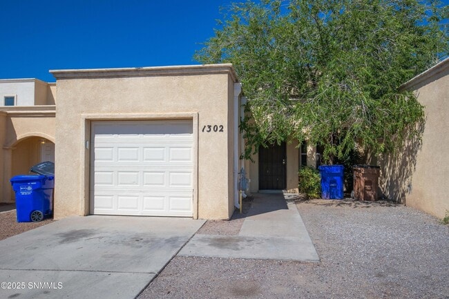 Building Photo - 1302 N Triviz Dr Rental