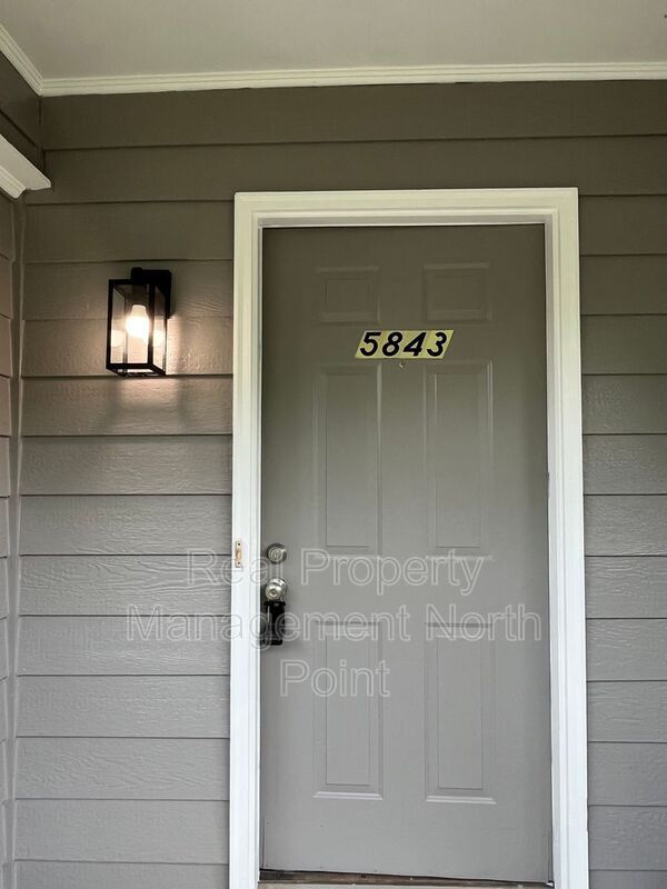 Photo - 5843 Summerglen Ln