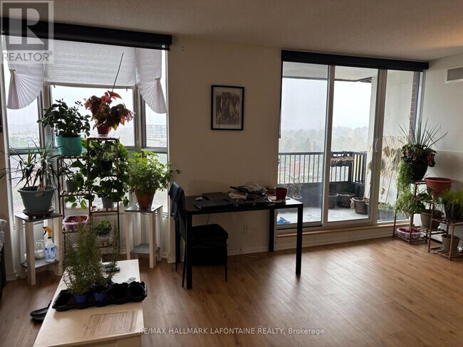 Photo - 2951 Riverside Dr. Unit 905
