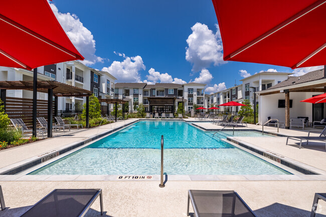 Resort-Style Pool - The Waters At Redstone Rental