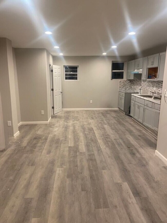 Building Photo - Remodeled Home - Oak Lane