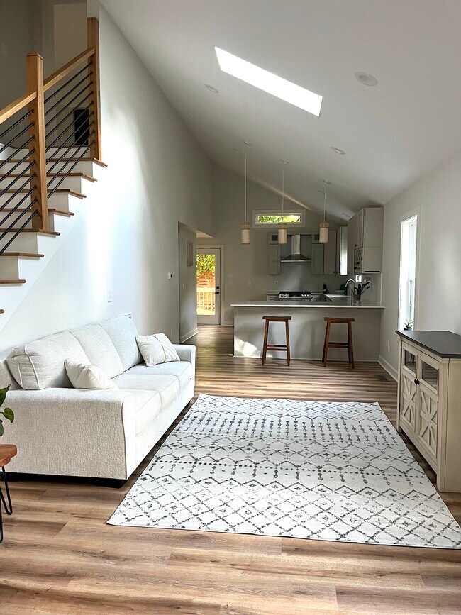 Photo - 1025 Moreland Ave