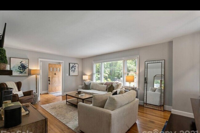 Photo - 4326 Castleton Rd