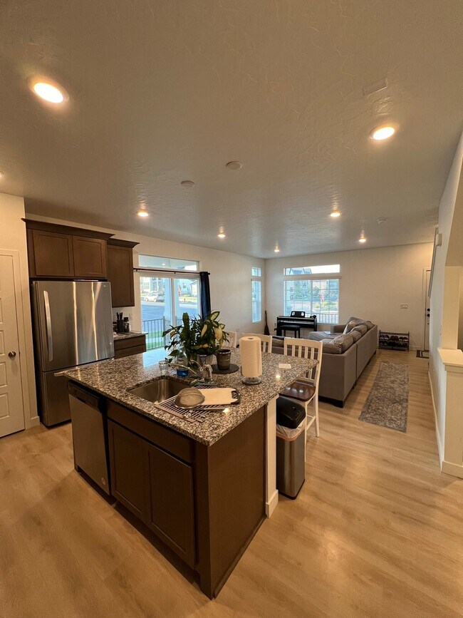 4286 W Dixon Way