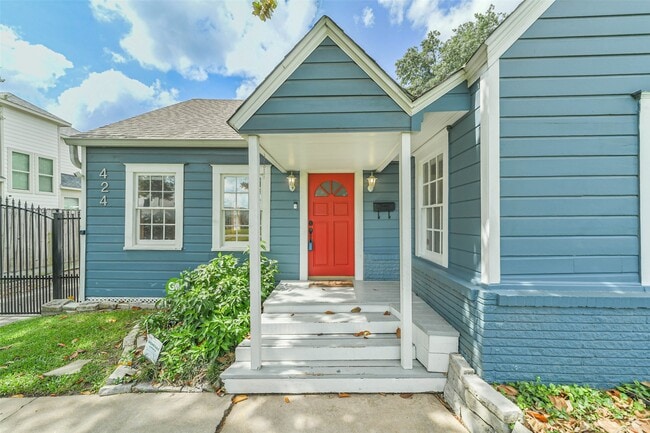 Photo - 424 W 30th St