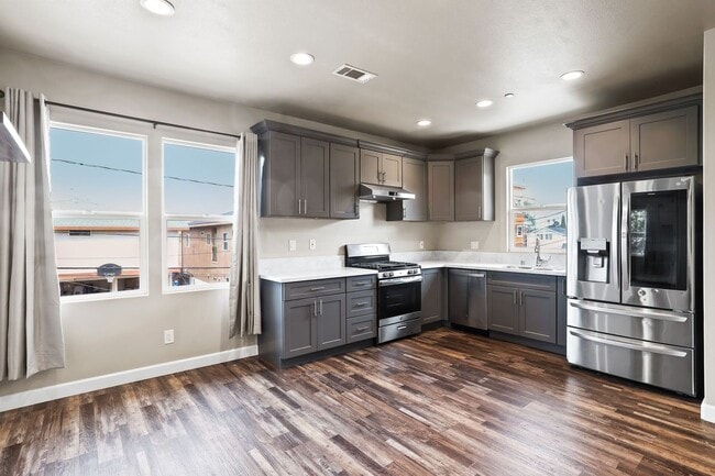 Photo - 14881 Newland St