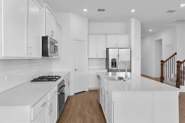Photo - 812 Morwenna Rd