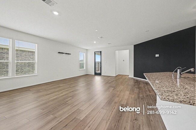 Photo - 25403 Benroe St