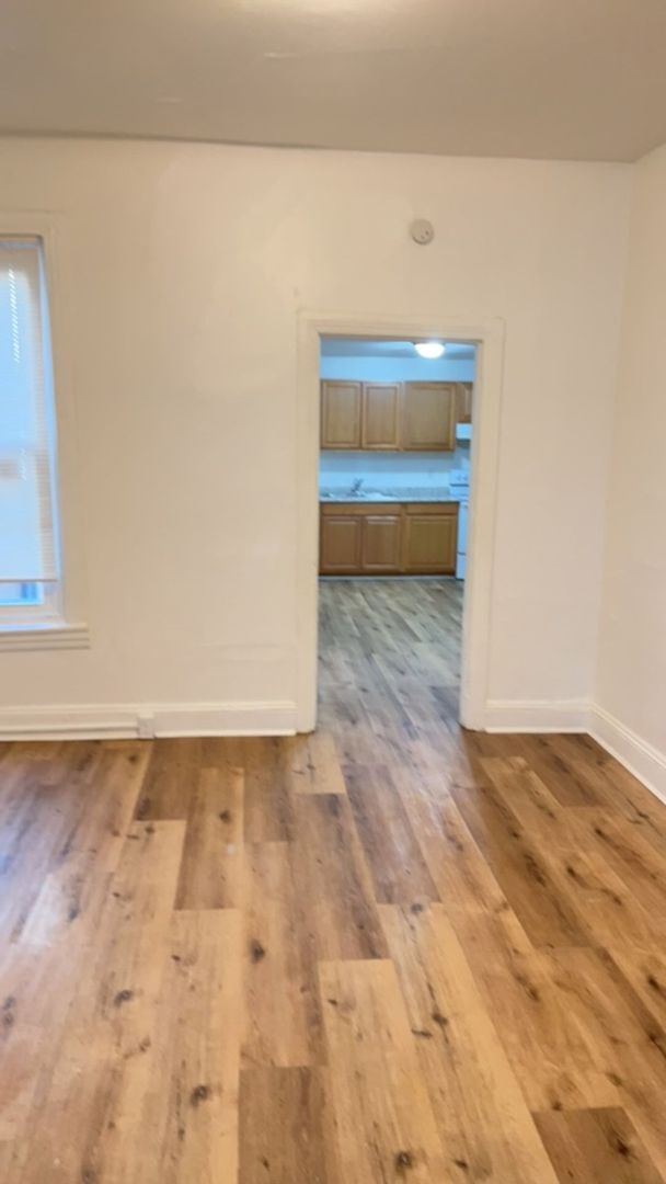 Photo - 346 E King St