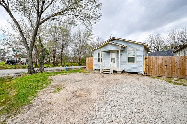 Photo - 2713 Gregg St