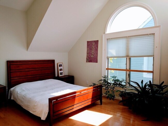Photo - 147 Cushing St