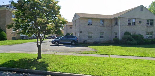 Building Photo - 96 S Hamilton St Unit E5
