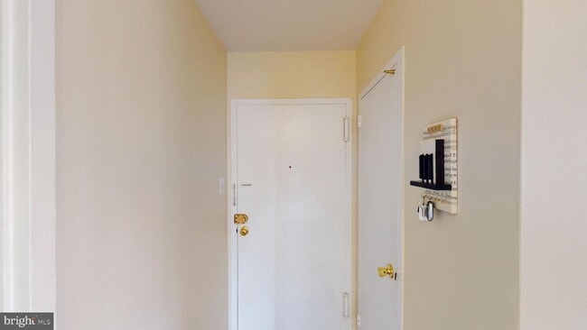 Building Photo - 1111 Arlington Blvd Unit 731