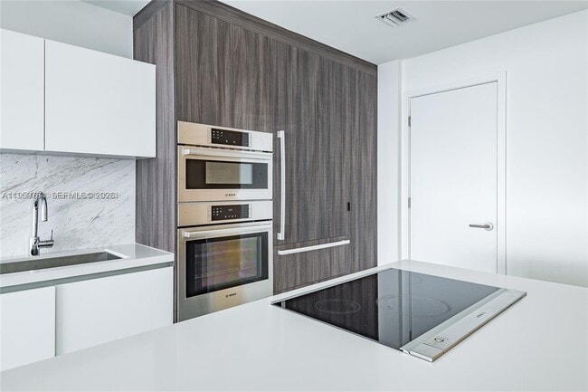 Photo - 851 NE 1st Ave Unidad 2100