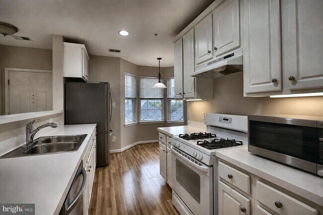 Photo - 25340 Lake Mist Square Unidad 301