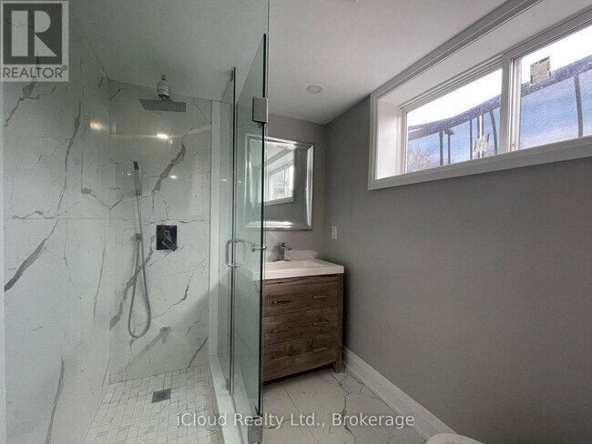 Photo - 22 Decarie Cir