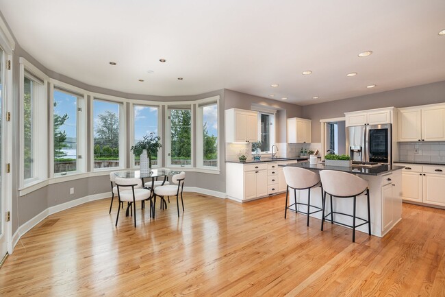 Photo - Beautiful Bellevue home with a View!