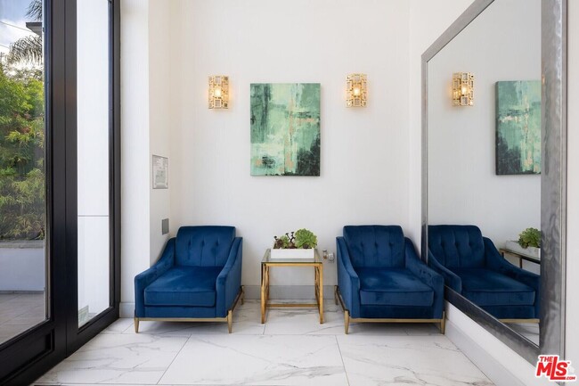 Photo - 1237 S Holt Ave Unidad 506