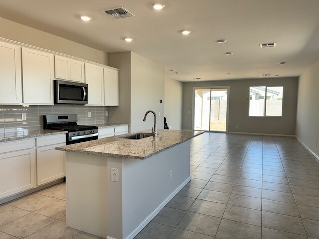 Photo - 35300 La Paz St