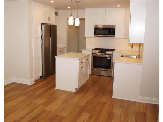 Photo - 330 Pondridge Cir