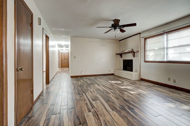 Photo - 2835 W Elm Ave