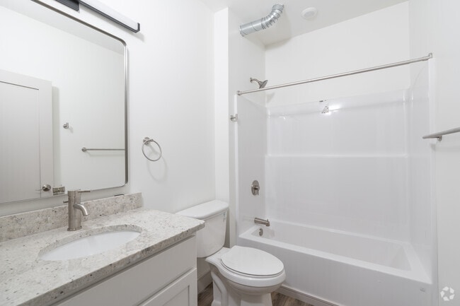 1BR, 1BA - 502SF - Bathroom