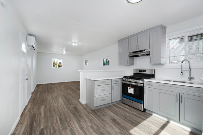 Photo - 3087 Inez St