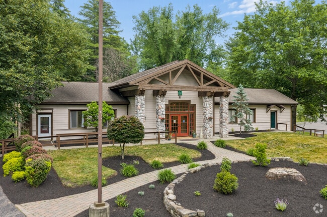 Clubhouse - Deer Valley Apartments