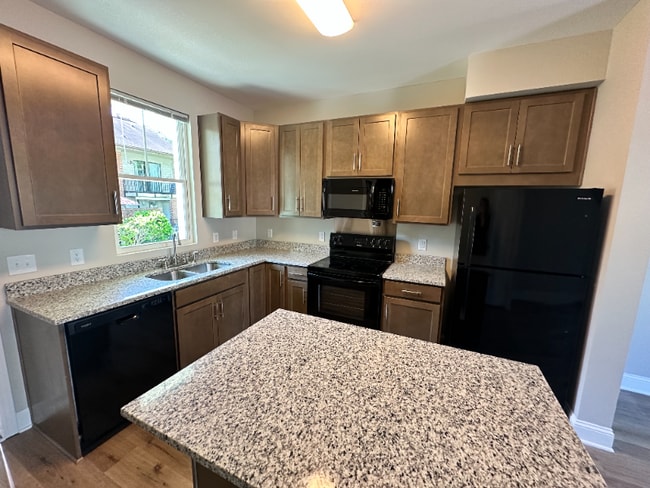 Photo - 300 Gardenview Ln