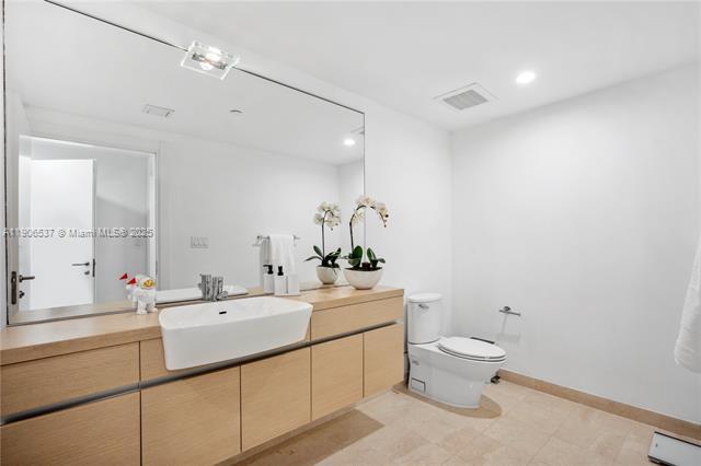 Photo - 200 Biscayne Blvd Way