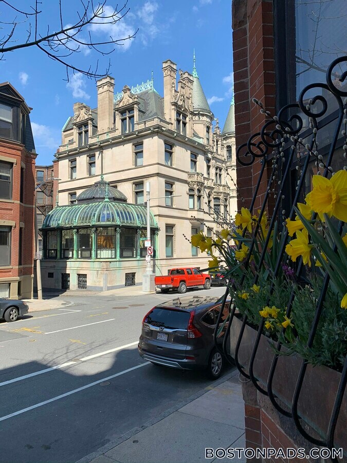 Photo - 48 Hereford St Unit 1