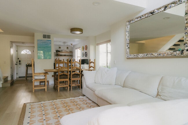 Photo - 5716 Skyview Way Unit B