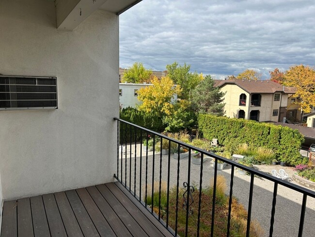 Photo - 2 Bed, 1 Bath Apartment at Lynnwood - Beautiful Views!!