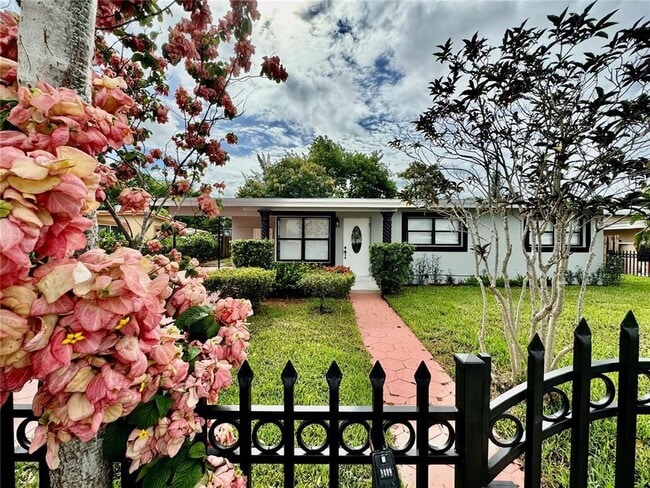 Photo - 1783 Lauderdale Manor Dr Casa