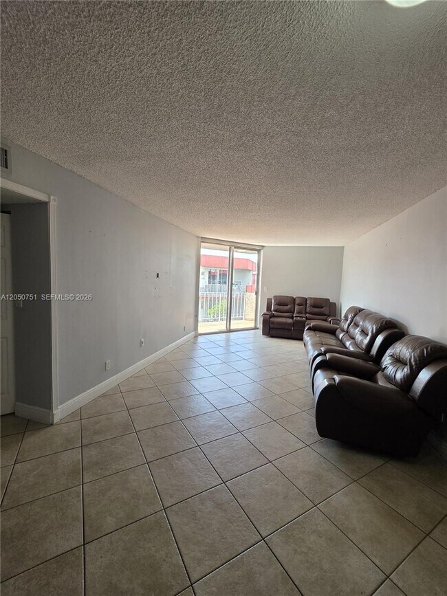 Photo - 1750 W 46th St Unit 520
