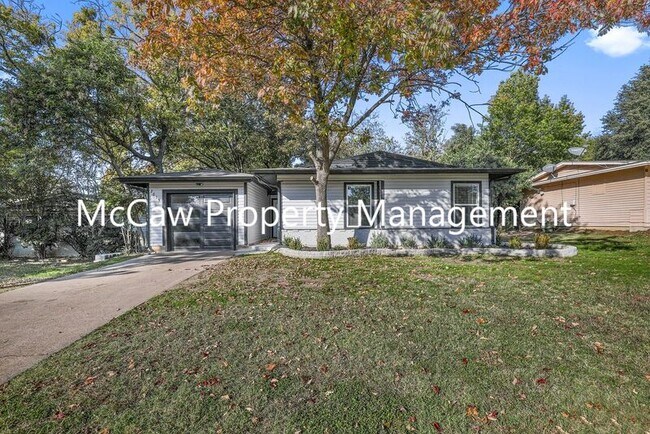 Photo - 2615 Overland Dr House