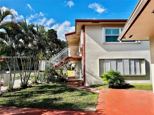 Building Photo - 2918 Funston St Unit 34B