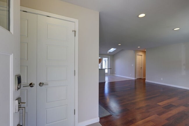 Photo - Beautifully Remodeled 4bd, 1.75ba Rambler Available in the Heart of Bellevue.