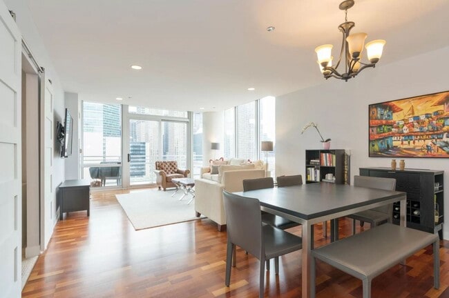 Photo - 737 W Washington Blvd