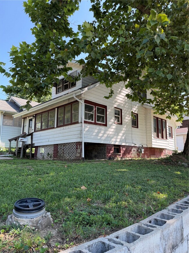 301 Main St