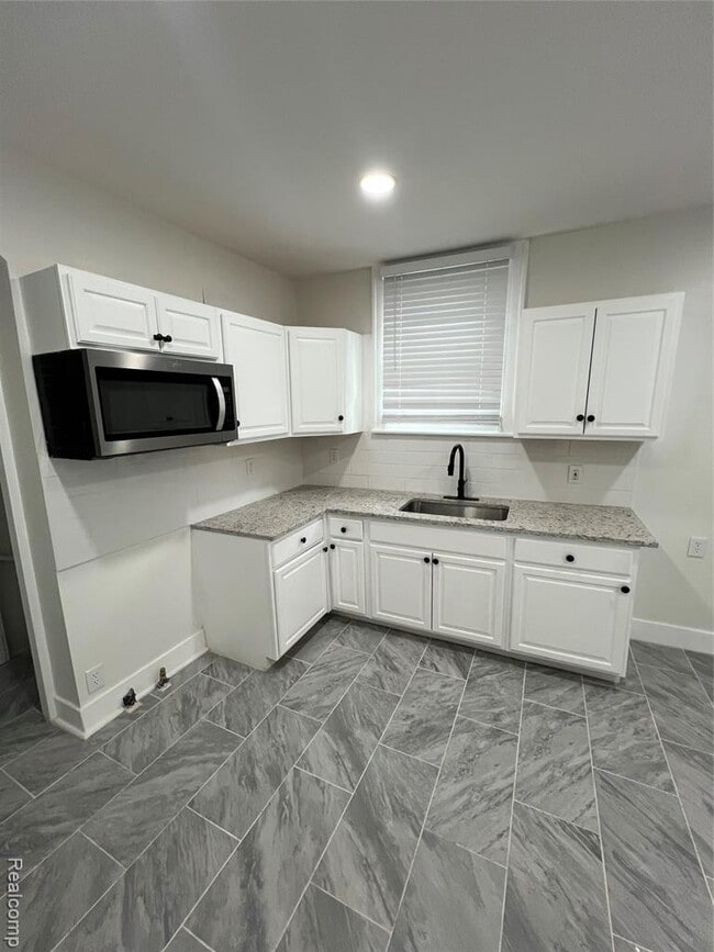 Photo - 16157 Linwood St