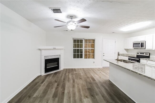 Photo - 1350 Labonte Pkwy