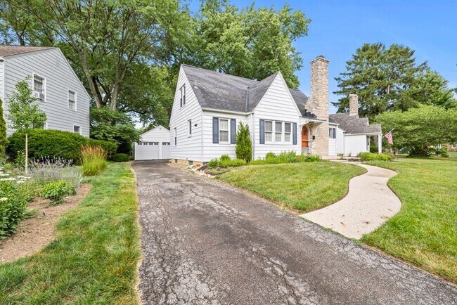 Photo - 304 E Schreyer Pl