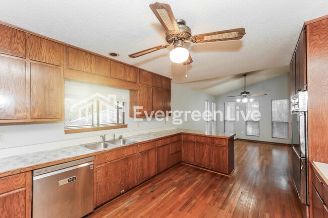 Photo - 2624 New Haven Dr