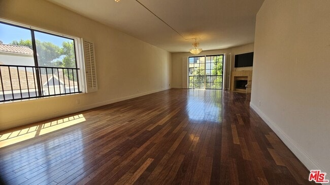 Photo - 10620 Eastborne Ave Unidad 202