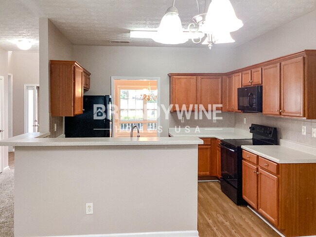 Photo - 215 Prince Edward Way