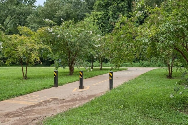 Photo - 3036 Will Rogers Pl SE