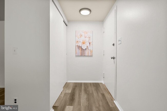 Building Photo - 435 Christopher Ave Unit 23