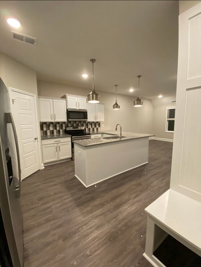 Photo - 1040 Glenkirk Dr